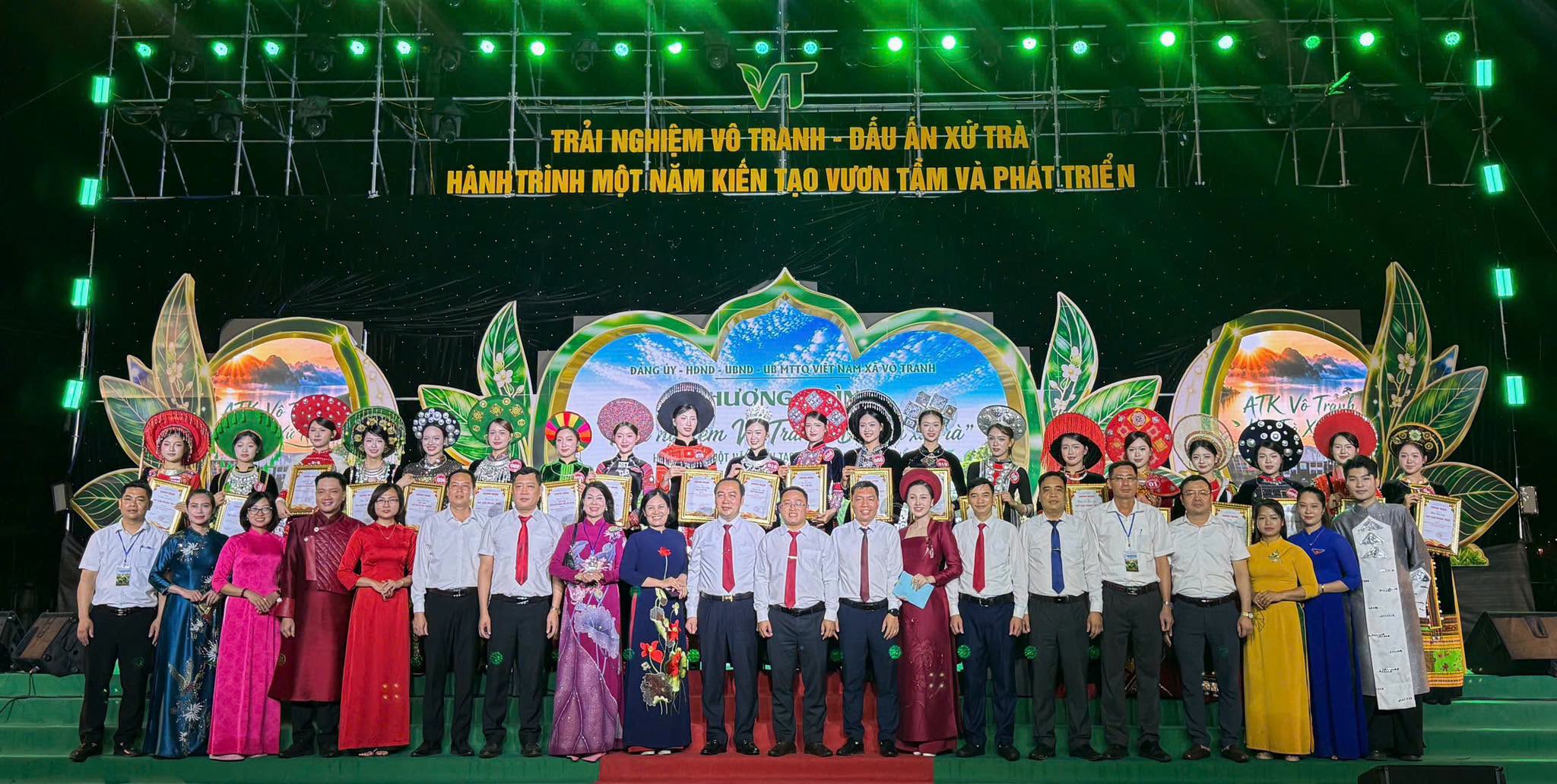 VÔ TRANH XÁC LẬP 2 KỶ LỤC VIỆT NAM, TÔN VINH GIÁ TRỊ VÙNG CHÈ